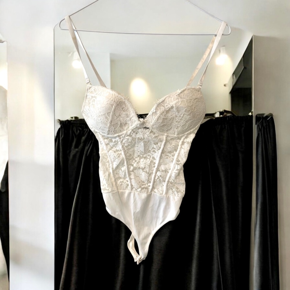 Woman’s forever 21 white lace bodysuit
